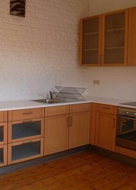 kitchen with cooker, storage space and kitchen equipment